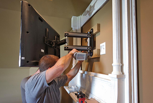 Handyman hanging TV in phoenix, az